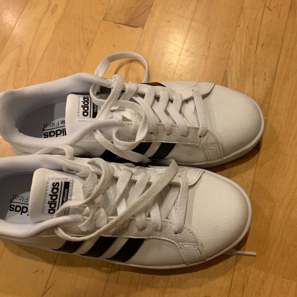 EUC Adidas Womens shoes